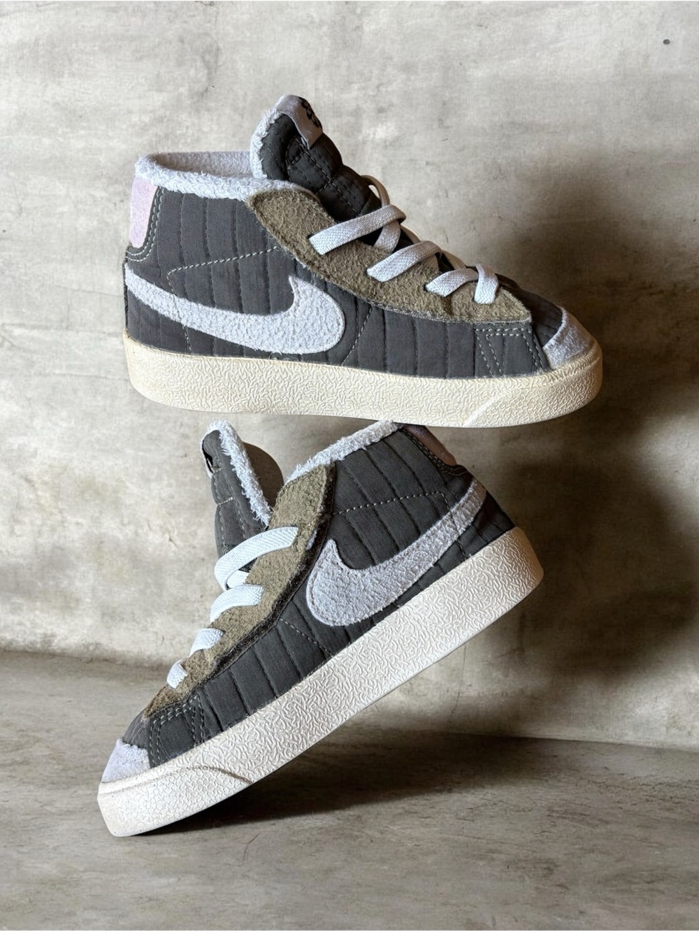 Nike Blazer Mid '77 Toddler Size 8 Sneaker - Picture 2 of 16